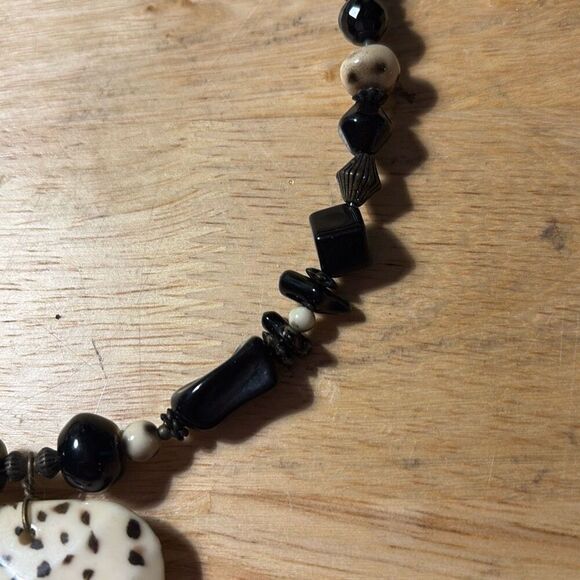 Necklace, Black and White Beaded Choker Necklace, NEW, Handmade, 15” - Picture 4 of 8